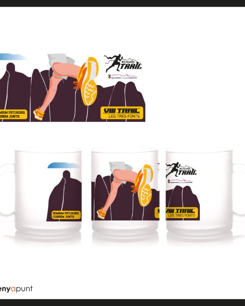 Tres tasses de vidre esmerilat personalitzades amb la il·lustració d'una cursa de muntanya