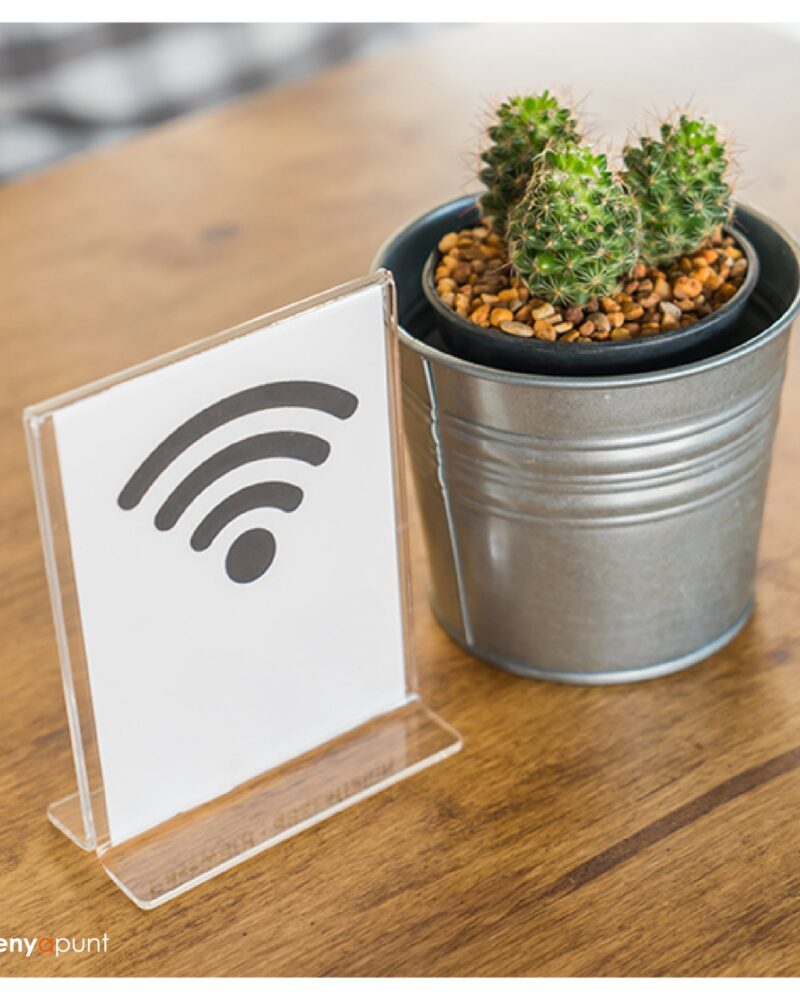 Cartell de taula amb el símbol de la wifi, dins d'un suport de metacrilat