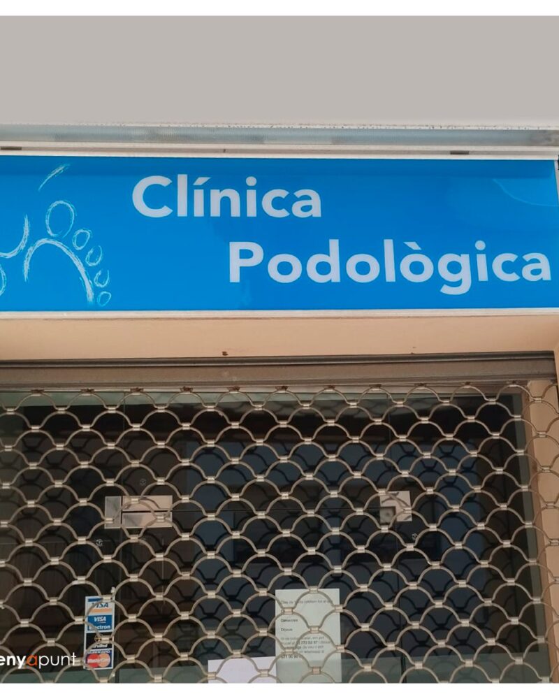 Rètol blau de façana d'una clínica podològica
